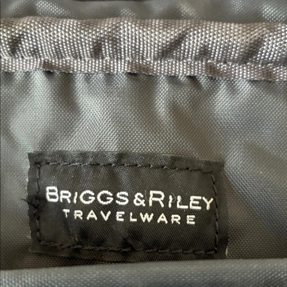Briggs & Riley 15.4 Slim Brief Sleeve Black Nylon Leather Handles full zip